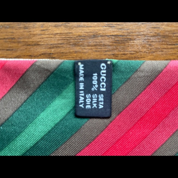 Authentic Gucci silk scarf. - Picture 8 of 14